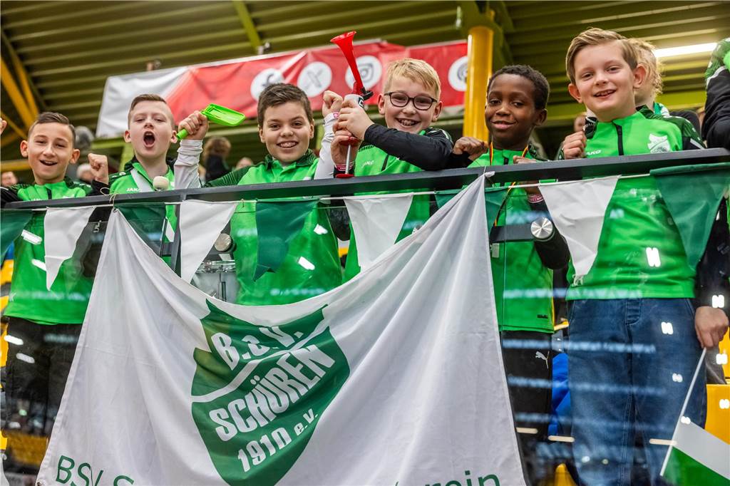 Die besten Fan-Fotos vom ersten Endrunden-Tag der Dortmunder Hallenfußball-Stadtmeisterschaft. 