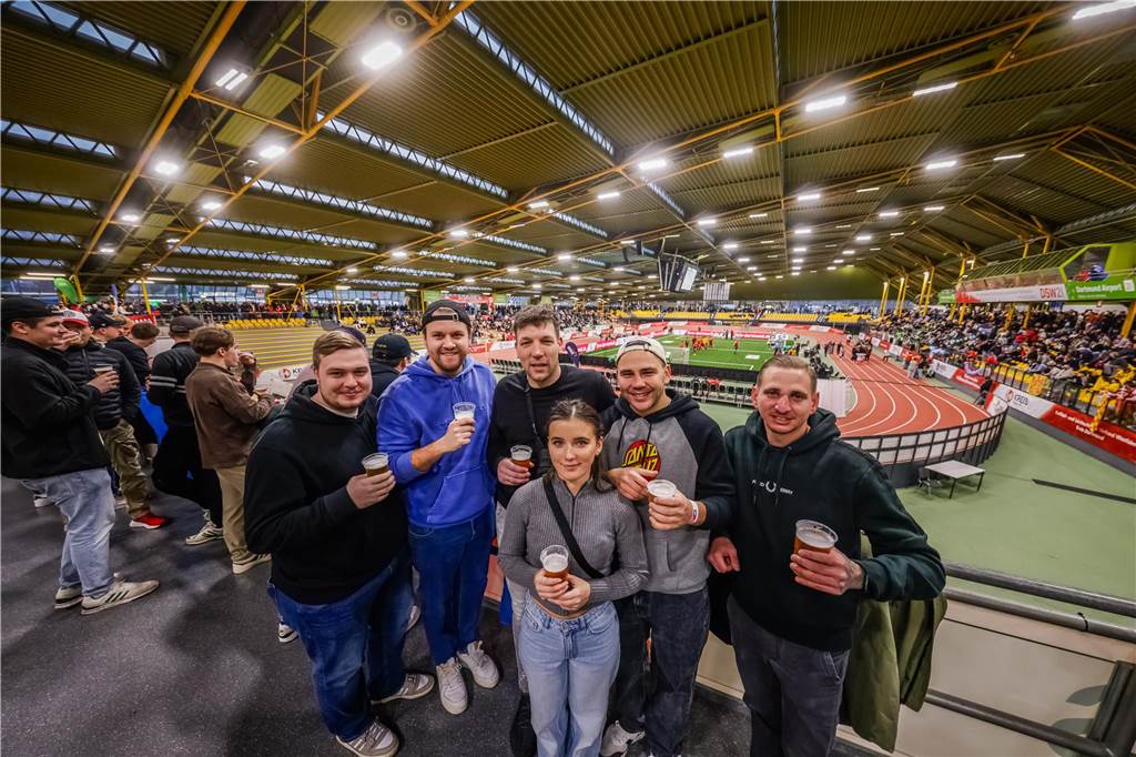 Die besten Fan-Fotos vom ersten Endrunden-Tag der Dortmunder Hallenfußball-Stadtmeisterschaft. 