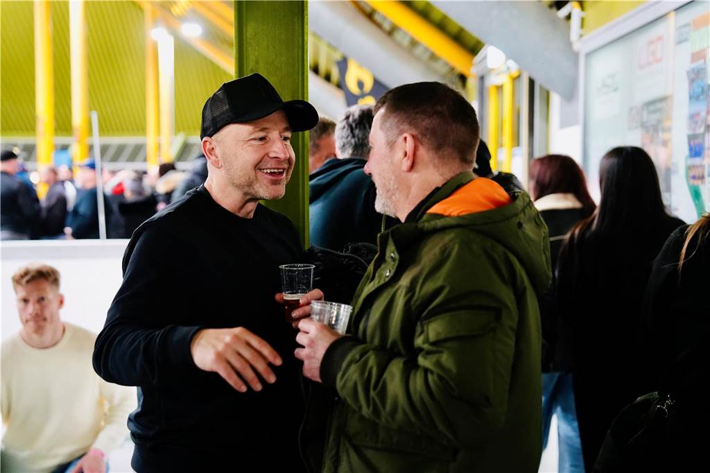 Die besten Fan-Fotos vom ersten Endrunden-Tag der Dortmunder Hallenfußball-Stadtmeisterschaft. 