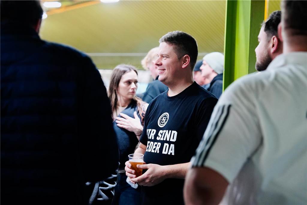 Die besten Fan-Fotos vom ersten Endrunden-Tag der Dortmunder Hallenfußball-Stadtmeisterschaft. 