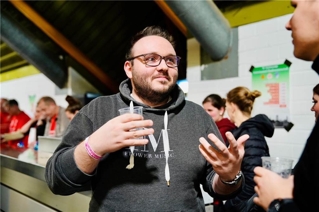 Die besten Fan-Fotos vom ersten Endrunden-Tag der Dortmunder Hallenfußball-Stadtmeisterschaft. 