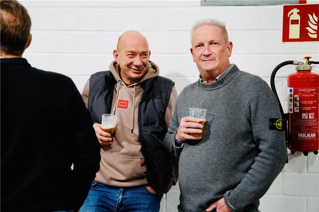 Die besten Fan-Fotos vom ersten Endrunden-Tag der Dortmunder Hallenfußball-Stadtmeisterschaft. 