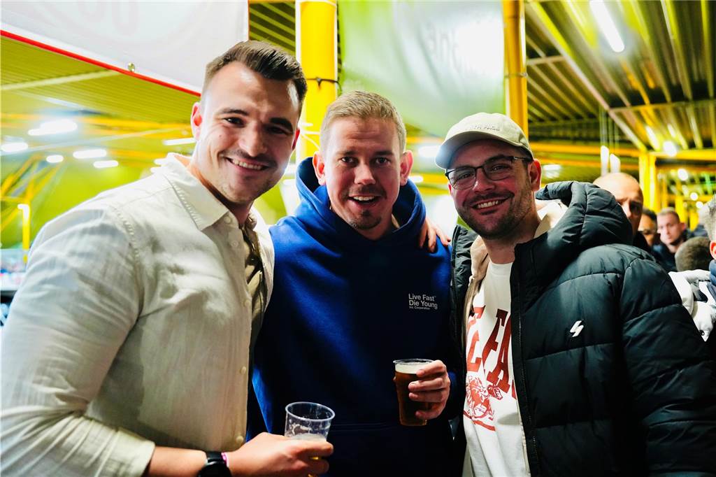 Die besten Fan-Fotos vom ersten Endrunden-Tag der Dortmunder Hallenfußball-Stadtmeisterschaft. 