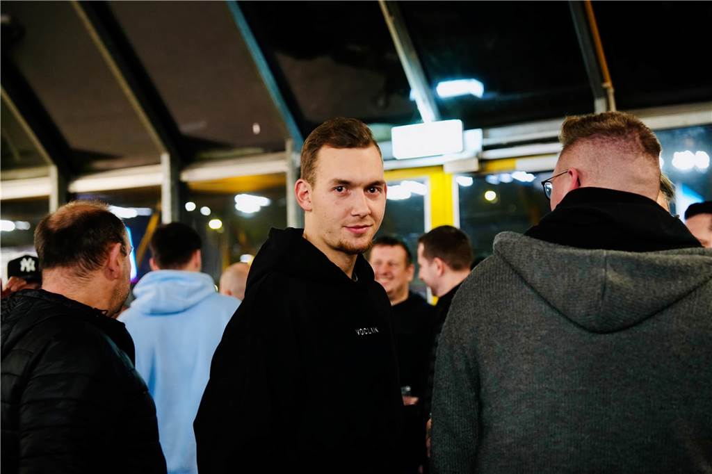 Die besten Fan-Fotos vom ersten Endrunden-Tag der Dortmunder Hallenfußball-Stadtmeisterschaft. 