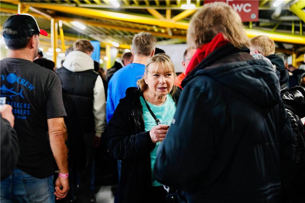 Die besten Fan-Fotos vom ersten Endrunden-Tag der Dortmunder Hallenfußball-Stadtmeisterschaft. 