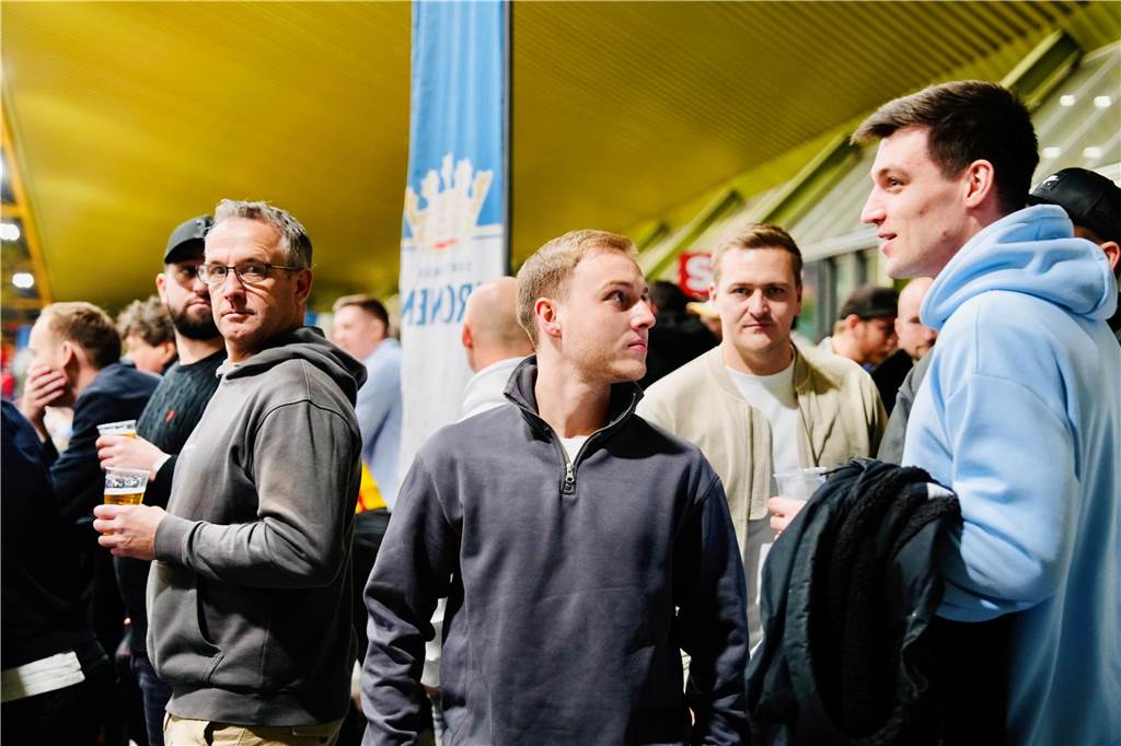 Die besten Fan-Fotos vom ersten Endrunden-Tag der Dortmunder Hallenfußball-Stadtmeisterschaft. 