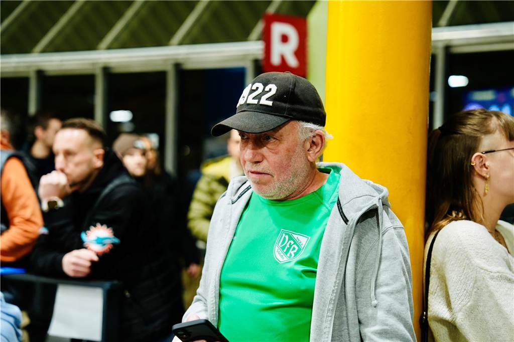 Die besten Fan-Fotos vom ersten Endrunden-Tag der Dortmunder Hallenfußball-Stadtmeisterschaft. 