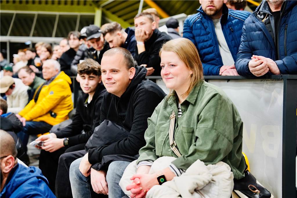 Die besten Fan-Fotos vom ersten Endrunden-Tag der Dortmunder Hallenfußball-Stadtmeisterschaft. 