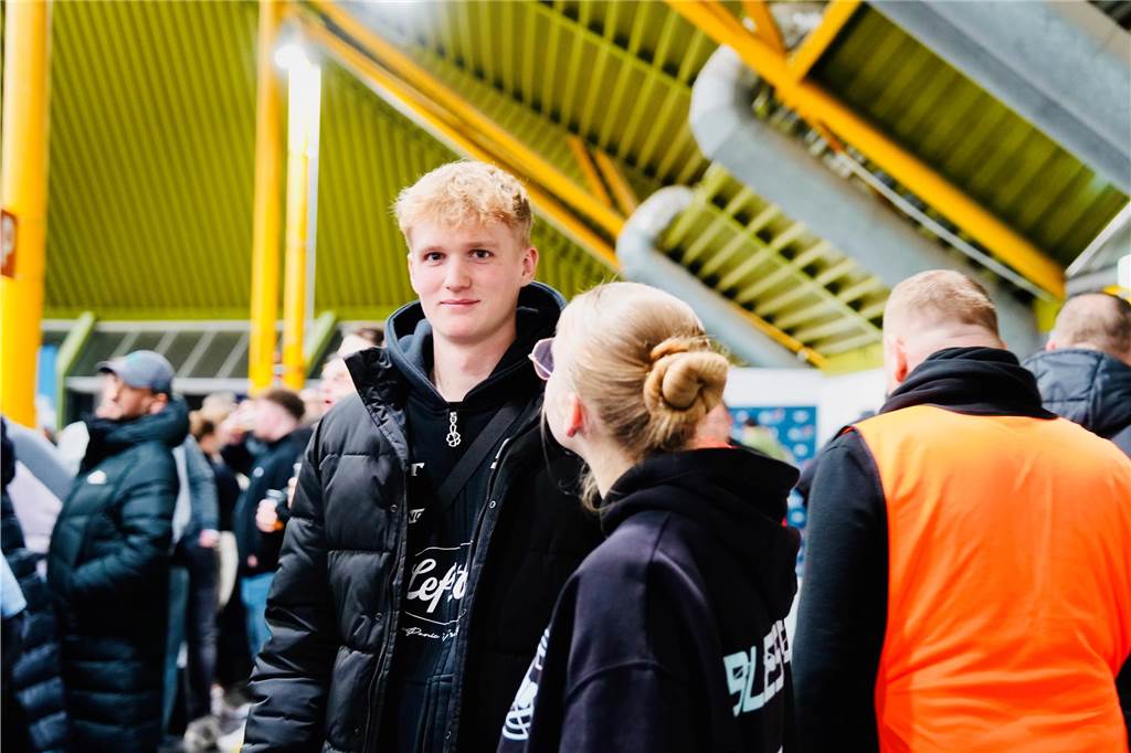 Die besten Fan-Fotos vom ersten Endrunden-Tag der Dortmunder Hallenfußball-Stadtmeisterschaft. 