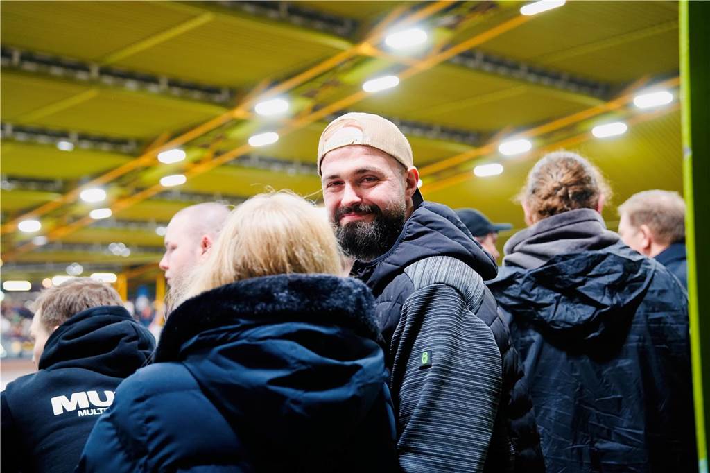 Die besten Fan-Fotos vom ersten Endrunden-Tag der Dortmunder Hallenfußball-Stadtmeisterschaft. 