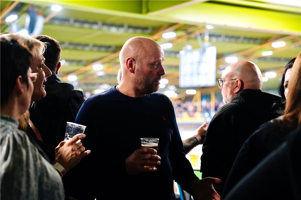 Die besten Fan-Fotos vom ersten Endrunden-Tag der Dortmunder Hallenfußball-Stadtmeisterschaft. 