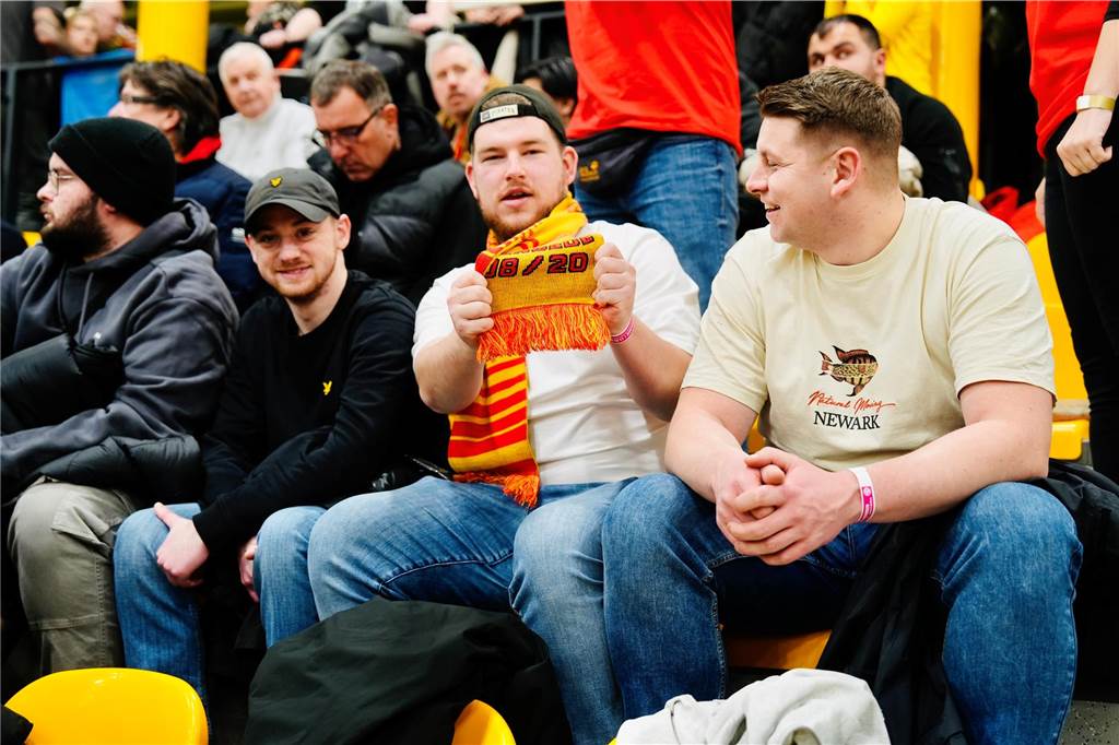 Die besten Fan-Fotos vom ersten Endrunden-Tag der Dortmunder Hallenfußball-Stadtmeisterschaft. 