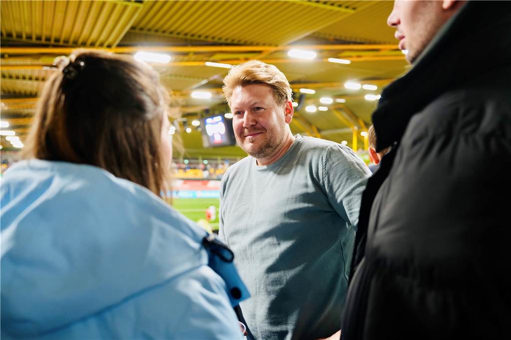 Die besten Fan-Fotos vom ersten Endrunden-Tag der Dortmunder Hallenfußball-Stadtmeisterschaft. 