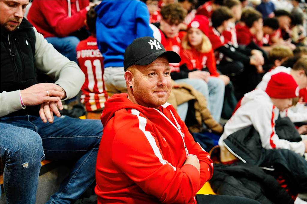Die besten Fan-Fotos vom ersten Endrunden-Tag der Dortmunder Hallenfußball-Stadtmeisterschaft. 