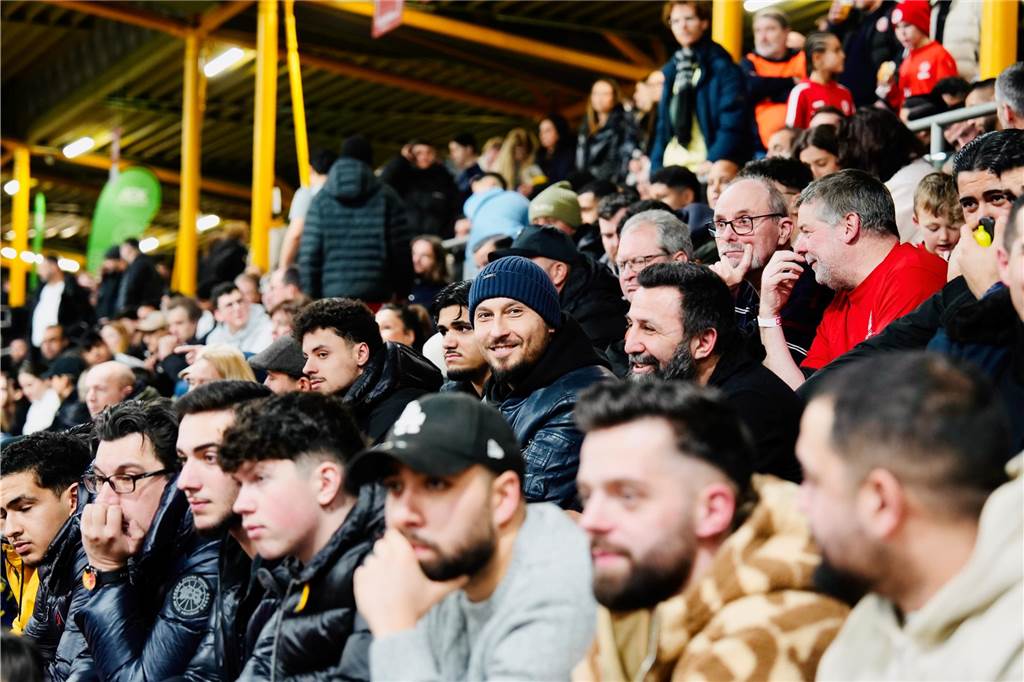 Die besten Fan-Fotos vom ersten Endrunden-Tag der Dortmunder Hallenfußball-Stadtmeisterschaft. 
