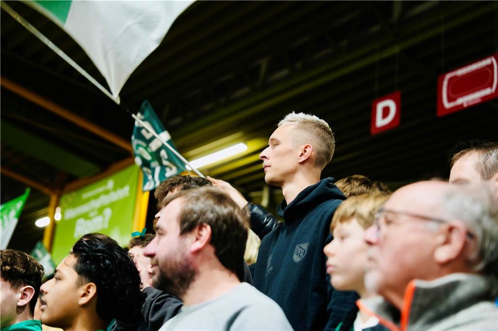 Die besten Fan-Fotos vom ersten Endrunden-Tag der Dortmunder Hallenfußball-Stadtmeisterschaft. 