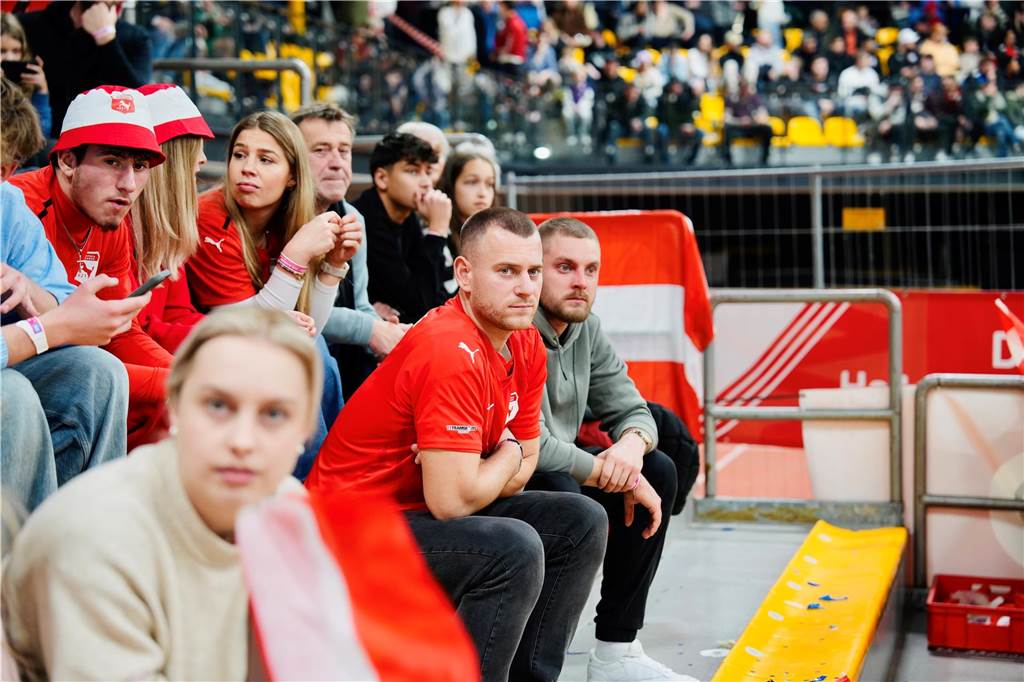 Die besten Fan-Fotos vom ersten Endrunden-Tag der Dortmunder Hallenfußball-Stadtmeisterschaft. 