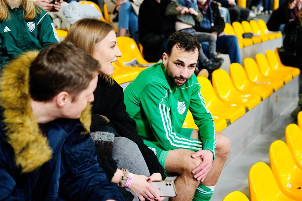 Die besten Fan-Fotos vom ersten Endrunden-Tag der Dortmunder Hallenfußball-Stadtmeisterschaft. 