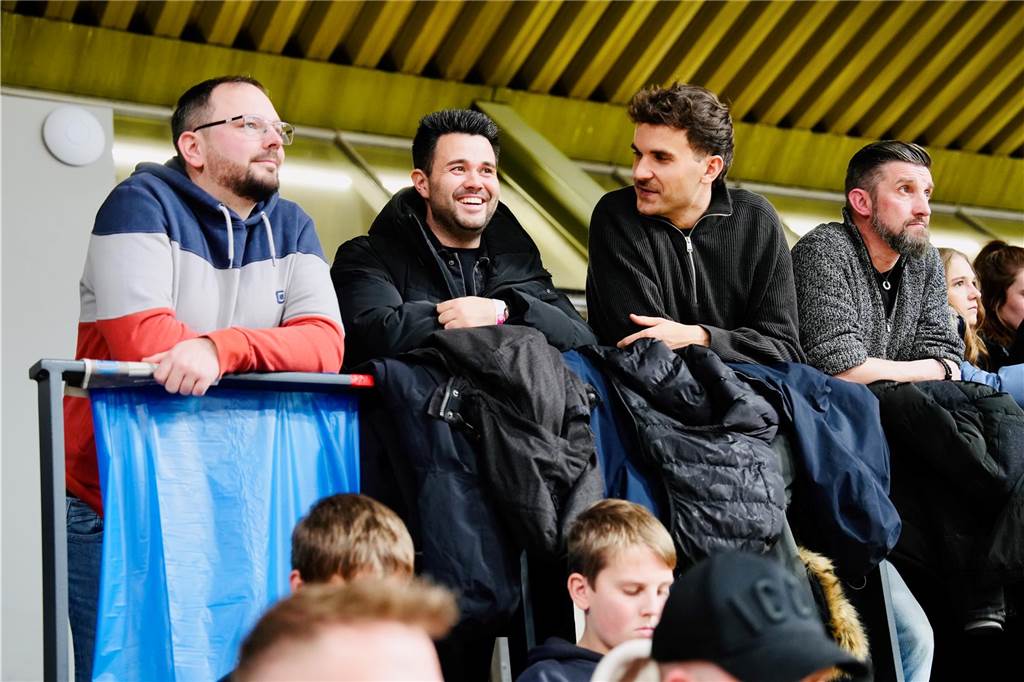 Die besten Fan-Fotos vom ersten Endrunden-Tag der Dortmunder Hallenfußball-Stadtmeisterschaft. 