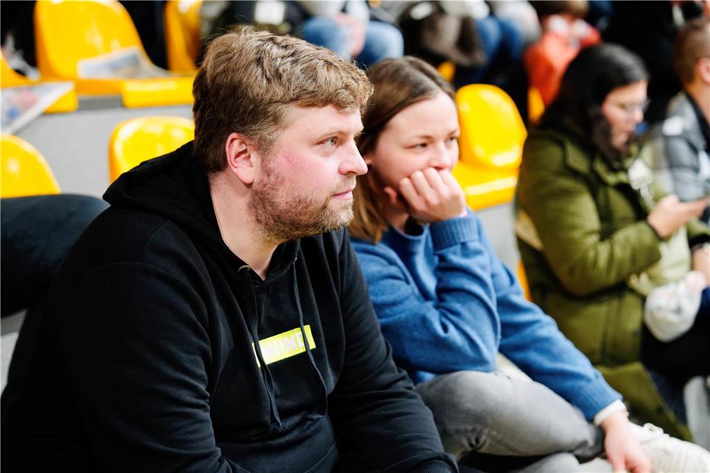 Die besten Fan-Fotos vom ersten Endrunden-Tag der Dortmunder Hallenfußball-Stadtmeisterschaft. 