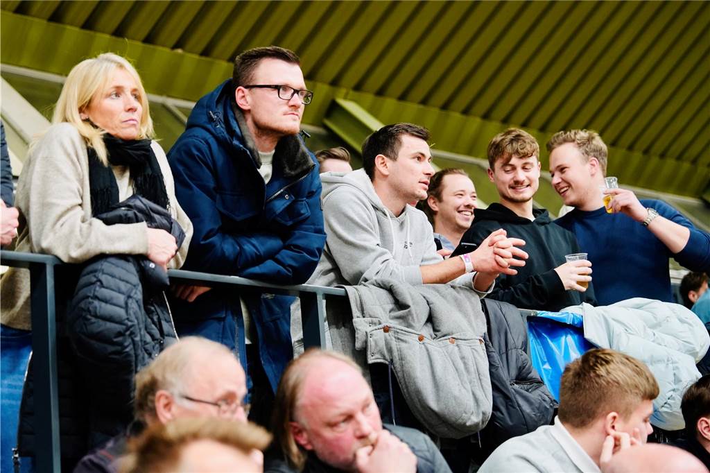 Die besten Fan-Fotos vom ersten Endrunden-Tag der Dortmunder Hallenfußball-Stadtmeisterschaft. 