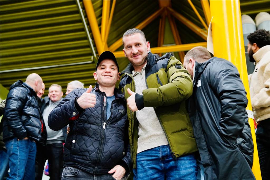 Die besten Fan-Fotos vom ersten Endrunden-Tag der Dortmunder Hallenfußball-Stadtmeisterschaft. 