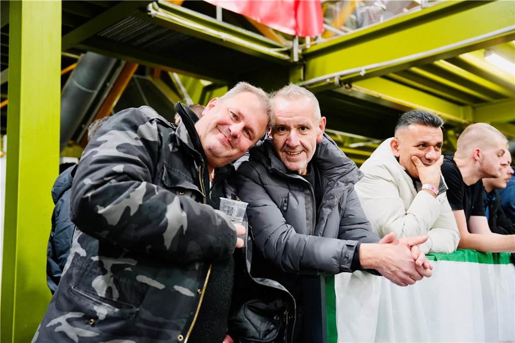Die besten Fan-Fotos vom ersten Endrunden-Tag der Dortmunder Hallenfußball-Stadtmeisterschaft. 