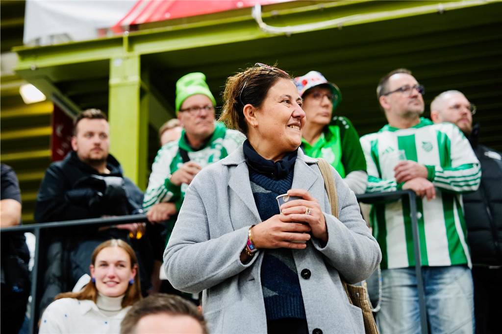 Die besten Fan-Fotos vom ersten Endrunden-Tag der Dortmunder Hallenfußball-Stadtmeisterschaft. 