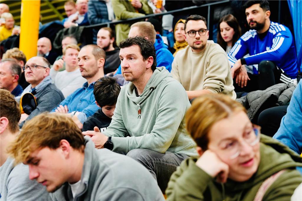 Die besten Fan-Fotos vom ersten Endrunden-Tag der Dortmunder Hallenfußball-Stadtmeisterschaft. 
