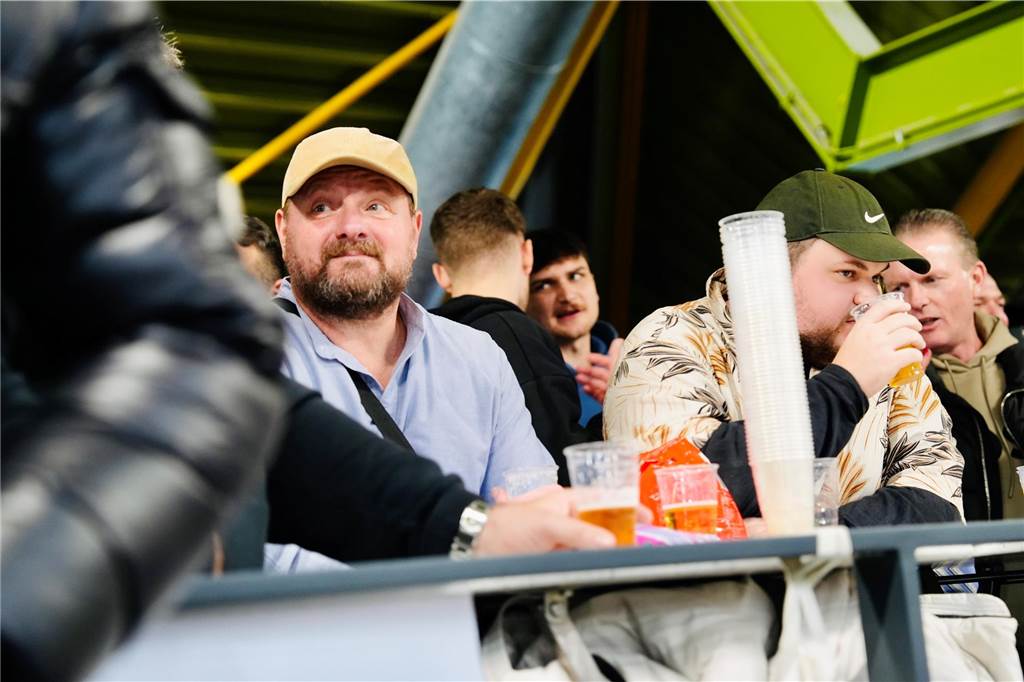 Die besten Fan-Fotos vom ersten Endrunden-Tag der Dortmunder Hallenfußball-Stadtmeisterschaft. 