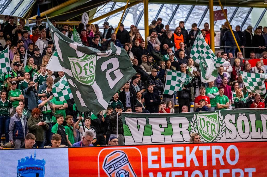 Die besten Fan-Fotos vom Finaltag der Hallenfußball-Stadtmeisterschaft in Dortmund. 