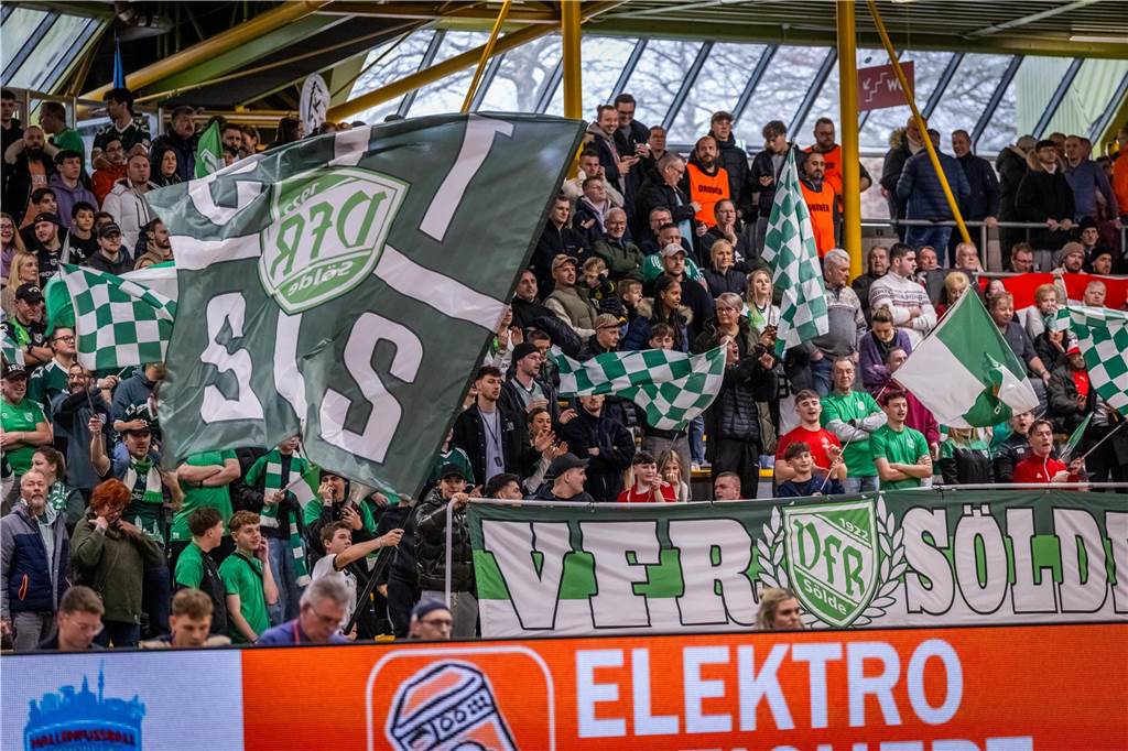 Die besten Fan-Fotos vom Finaltag der Hallenfußball-Stadtmeisterschaft in Dortmund. 