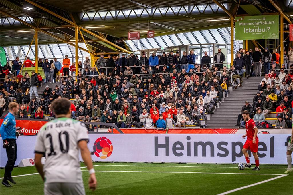 Die besten Fan-Fotos vom Finaltag der Hallenfußball-Stadtmeisterschaft in Dortmund. 