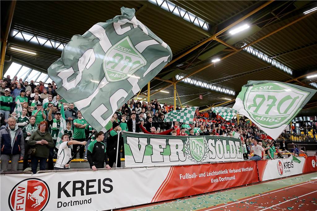 Die besten Fan-Fotos vom Finaltag der Hallenfußball-Stadtmeisterschaft in Dortmund. 