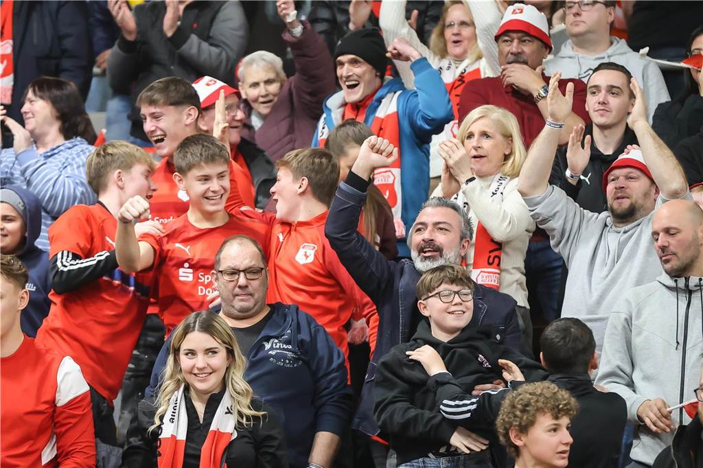 Die besten Fan-Fotos vom Finaltag der Hallenfußball-Stadtmeisterschaft in Dortmund. 