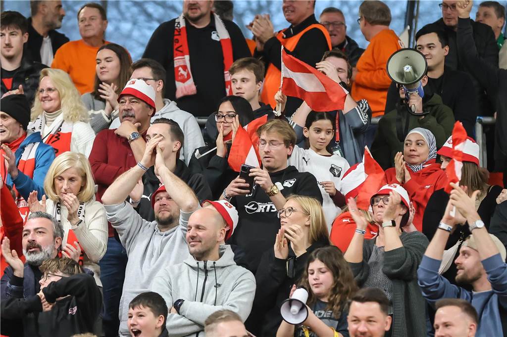 Die besten Fan-Fotos vom Finaltag der Hallenfußball-Stadtmeisterschaft in Dortmund. 