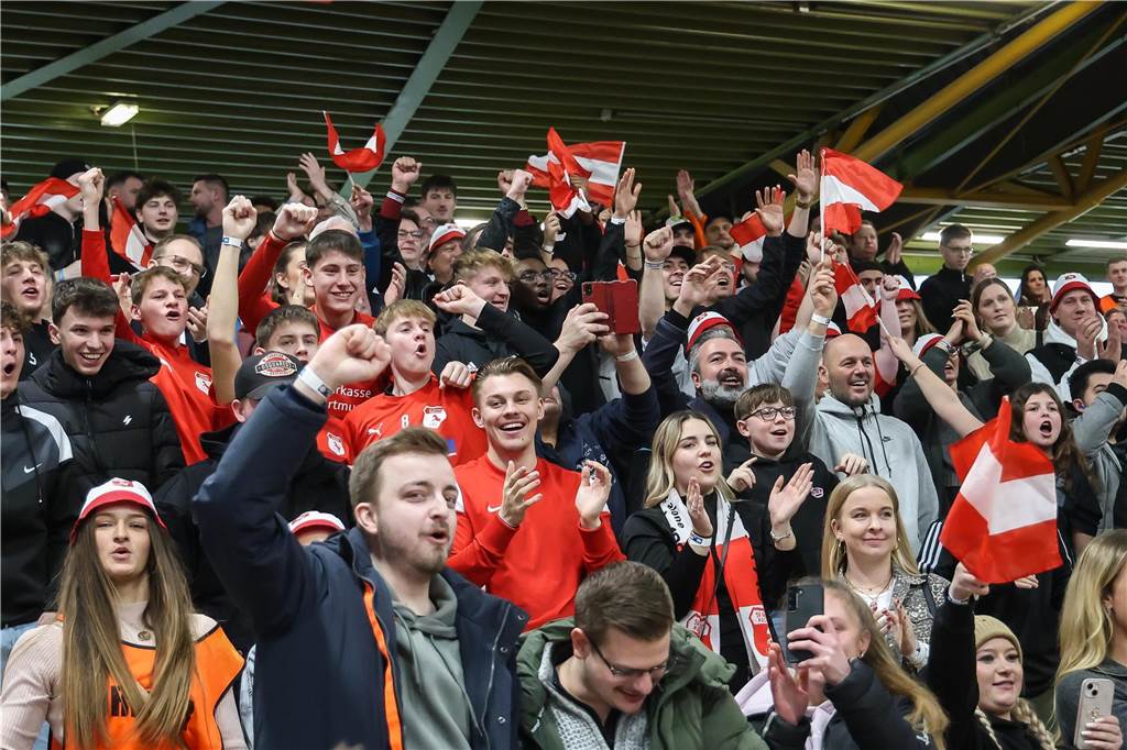 Die besten Fan-Fotos vom Finaltag der Hallenfußball-Stadtmeisterschaft in Dortmund. 