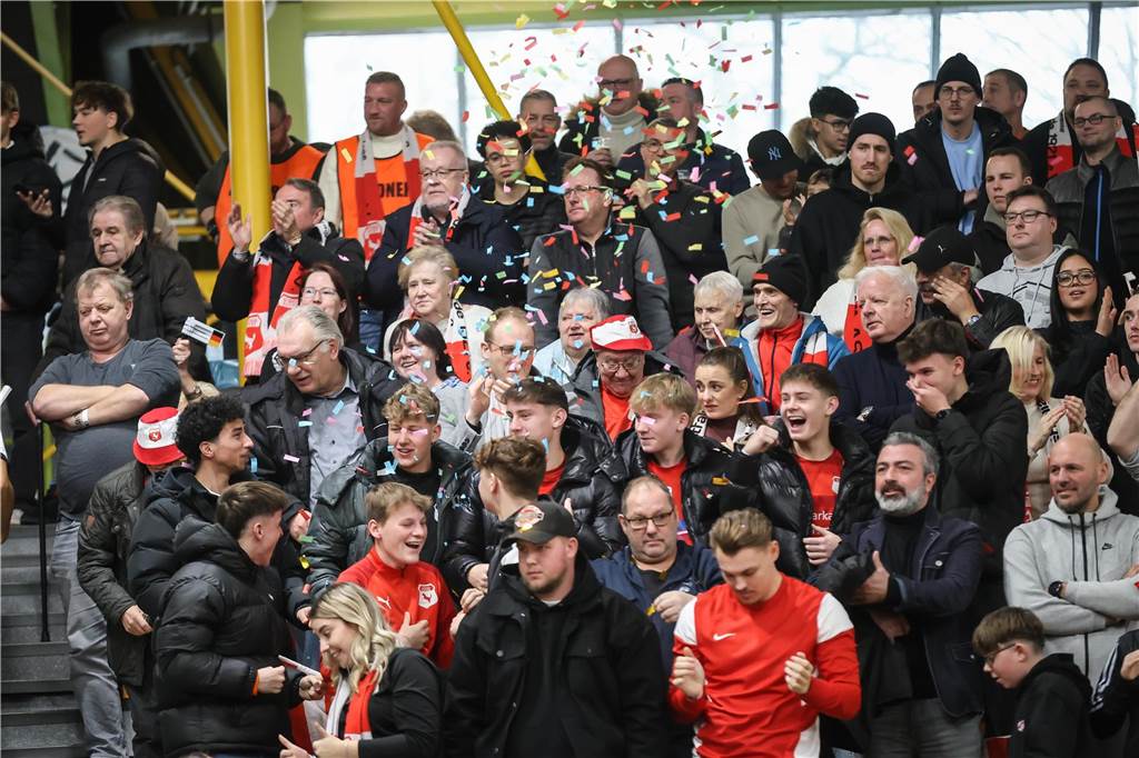 Die besten Fan-Fotos vom Finaltag der Hallenfußball-Stadtmeisterschaft in Dortmund. 