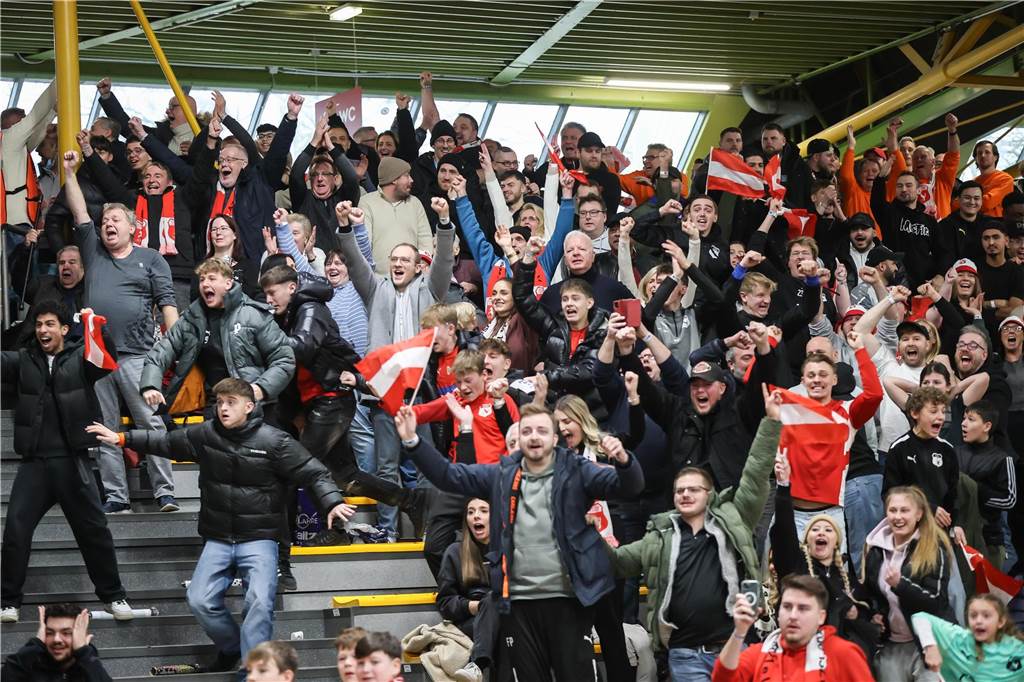 Die besten Fan-Fotos vom Finaltag der Hallenfußball-Stadtmeisterschaft in Dortmund. 