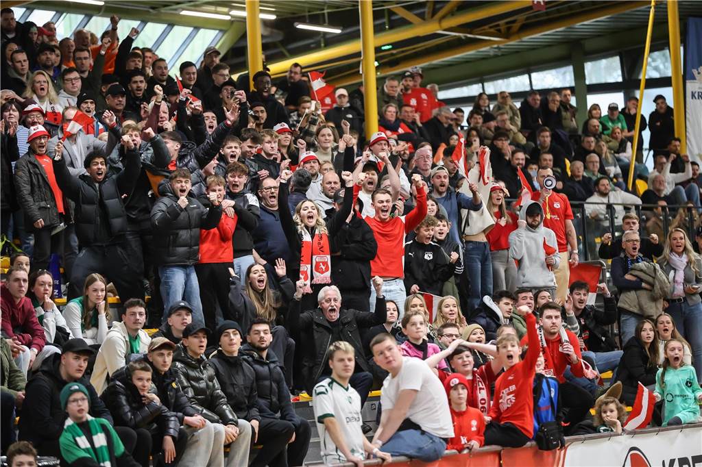 Die besten Fan-Fotos vom Finaltag der Hallenfußball-Stadtmeisterschaft in Dortmund. 