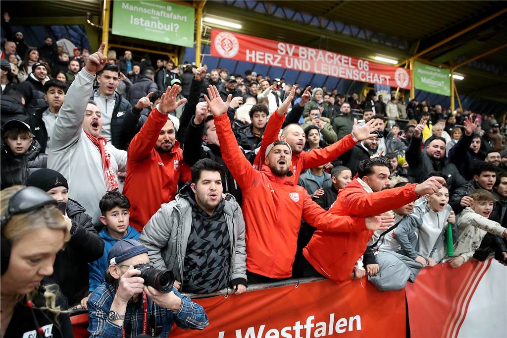 Die besten Fan-Fotos vom Finaltag der Hallenfußball-Stadtmeisterschaft in Dortmund. 