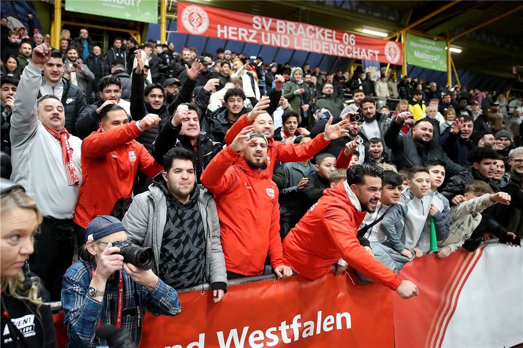 Die besten Fan-Fotos vom Finaltag der Hallenfußball-Stadtmeisterschaft in Dortmund. 