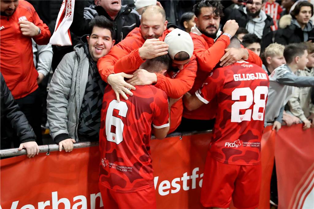 Die besten Fan-Fotos vom Finaltag der Hallenfußball-Stadtmeisterschaft in Dortmund. 