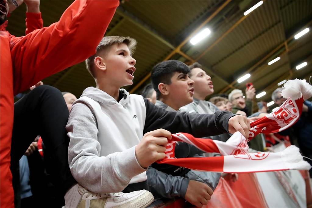Die besten Fan-Fotos vom Finaltag der Hallenfußball-Stadtmeisterschaft in Dortmund. 