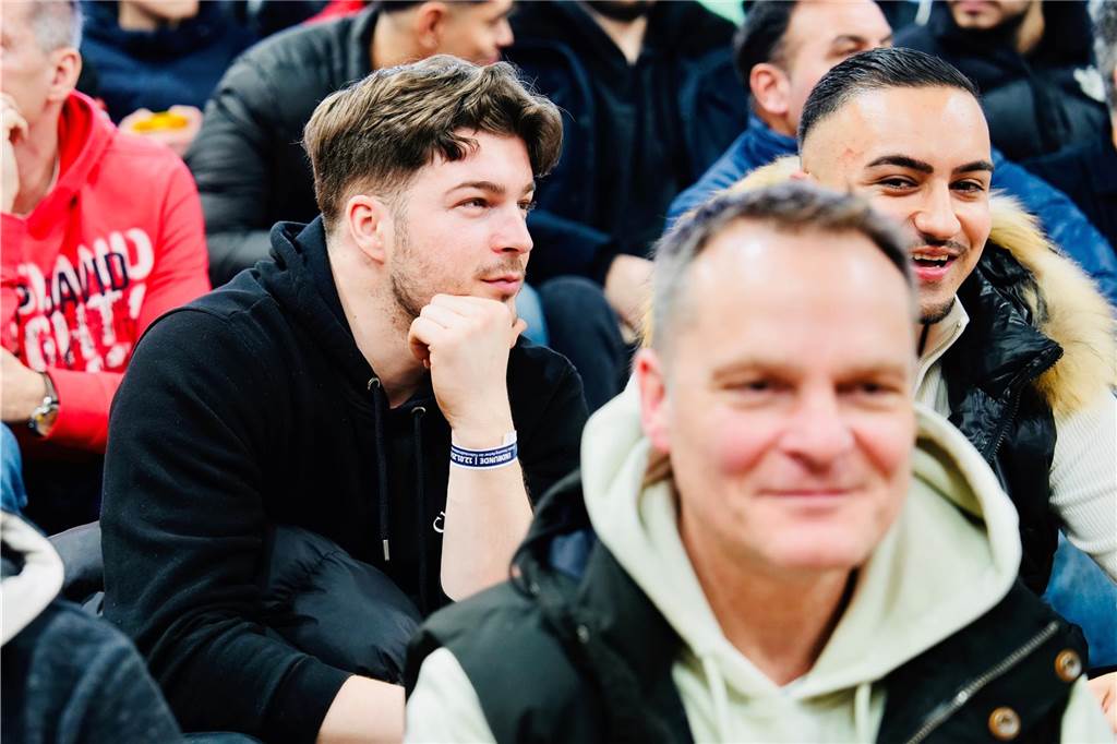 Die besten Fan-Fotos vom Finaltag der Hallenfußball-Stadtmeisterschaft in Dortmund. 