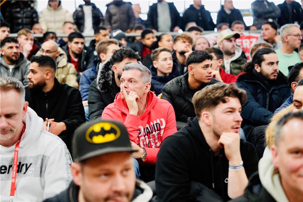 Die besten Fan-Fotos vom Finaltag der Hallenfußball-Stadtmeisterschaft in Dortmund. 