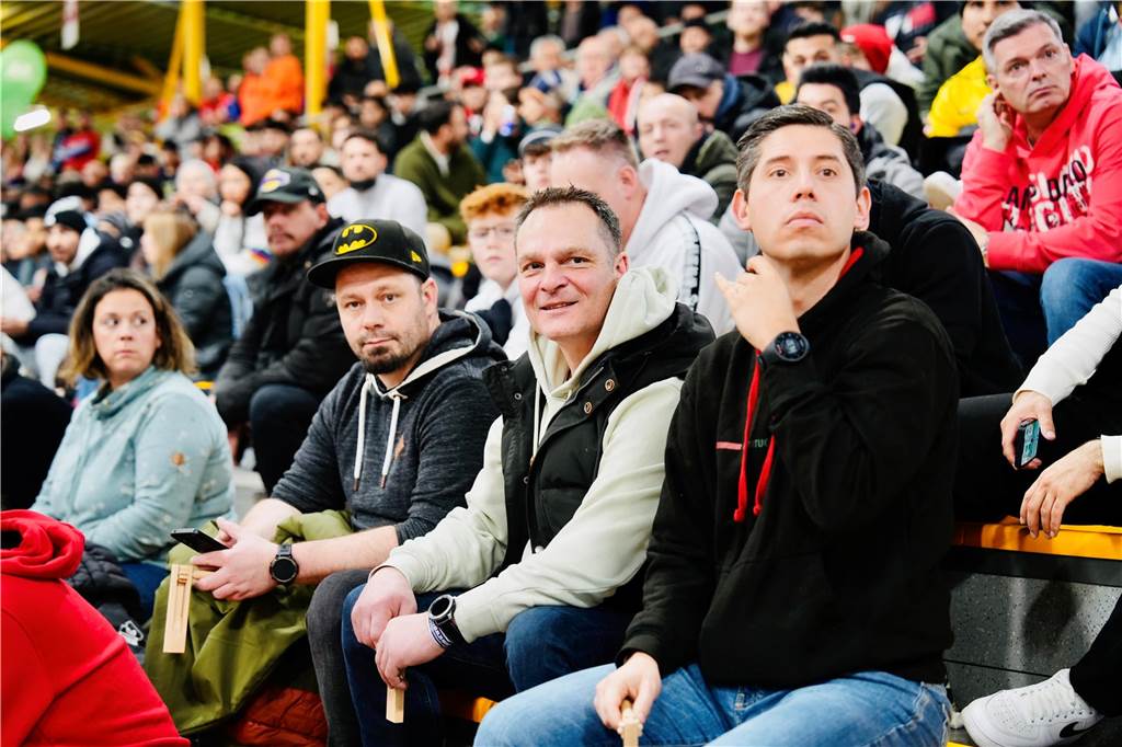 Die besten Fan-Fotos vom Finaltag der Hallenfußball-Stadtmeisterschaft in Dortmund. 