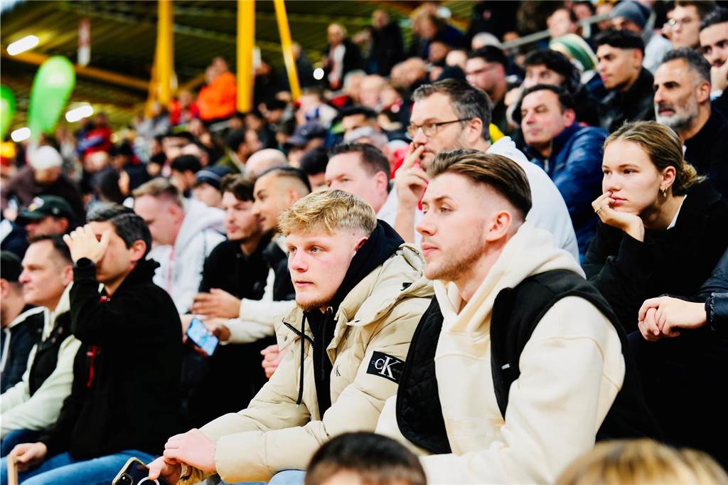 Die besten Fan-Fotos vom Finaltag der Hallenfußball-Stadtmeisterschaft in Dortmund. 