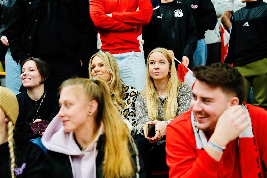 Die besten Fan-Fotos vom Finaltag der Hallenfußball-Stadtmeisterschaft in Dortmund. 
