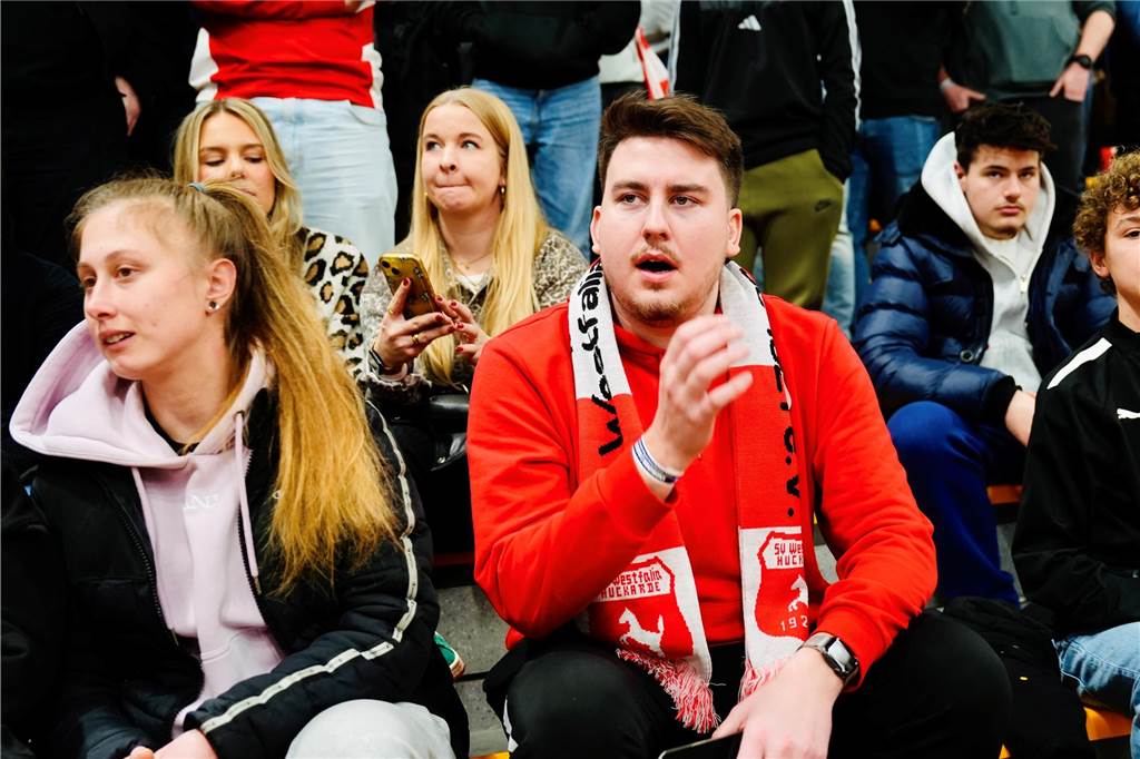 Die besten Fan-Fotos vom Finaltag der Hallenfußball-Stadtmeisterschaft in Dortmund. 